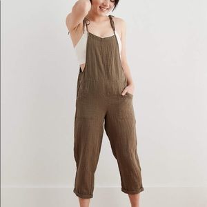 Aerie tie overalls. Soft material, oversized jumpsuit. Green hut color. Small.